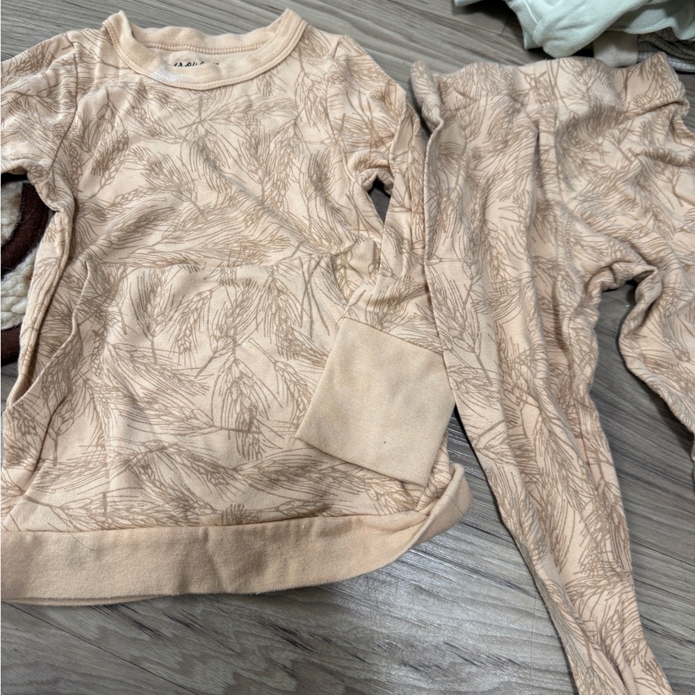 Unisex Toddler 2T-3T Goumi pajamas and vest bundle - Picture 14 of 14